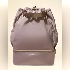 NWT ! Convertible Bag BEYOND YOGA